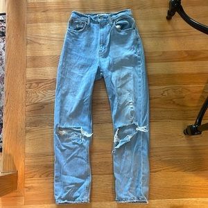 I am selling a pair of Abercrombie jeans. Never worn.